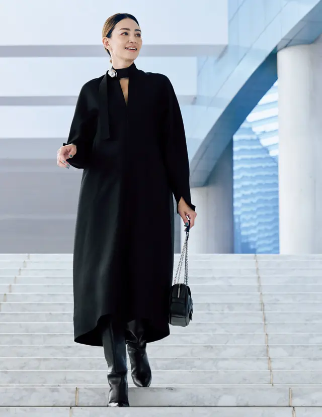 ハルノブムラタのワンピースを着こなすRINA