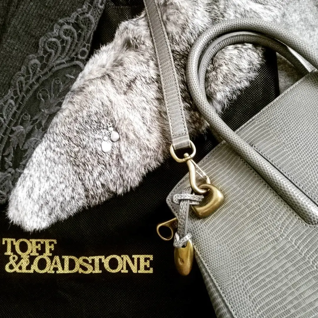 チェック柄とのグレーワントーンの画像_3