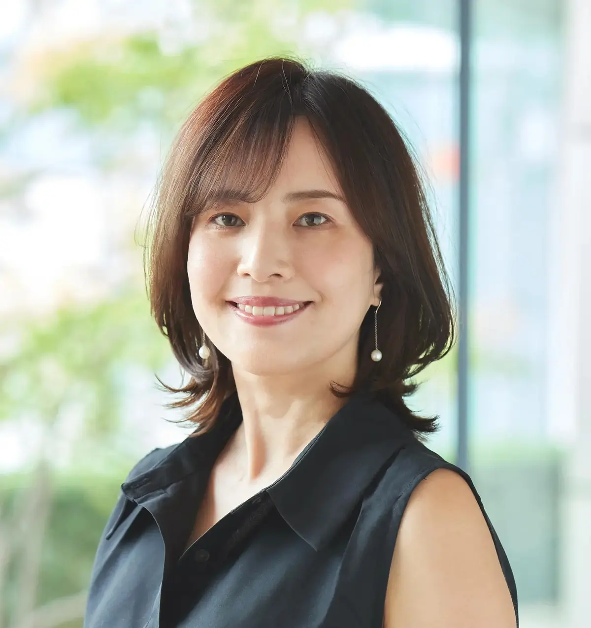 【50代におすすめのミディアムヘア60選】うねりやくせ毛をカバーして若見え！おばさんに見えないミディアムヘア