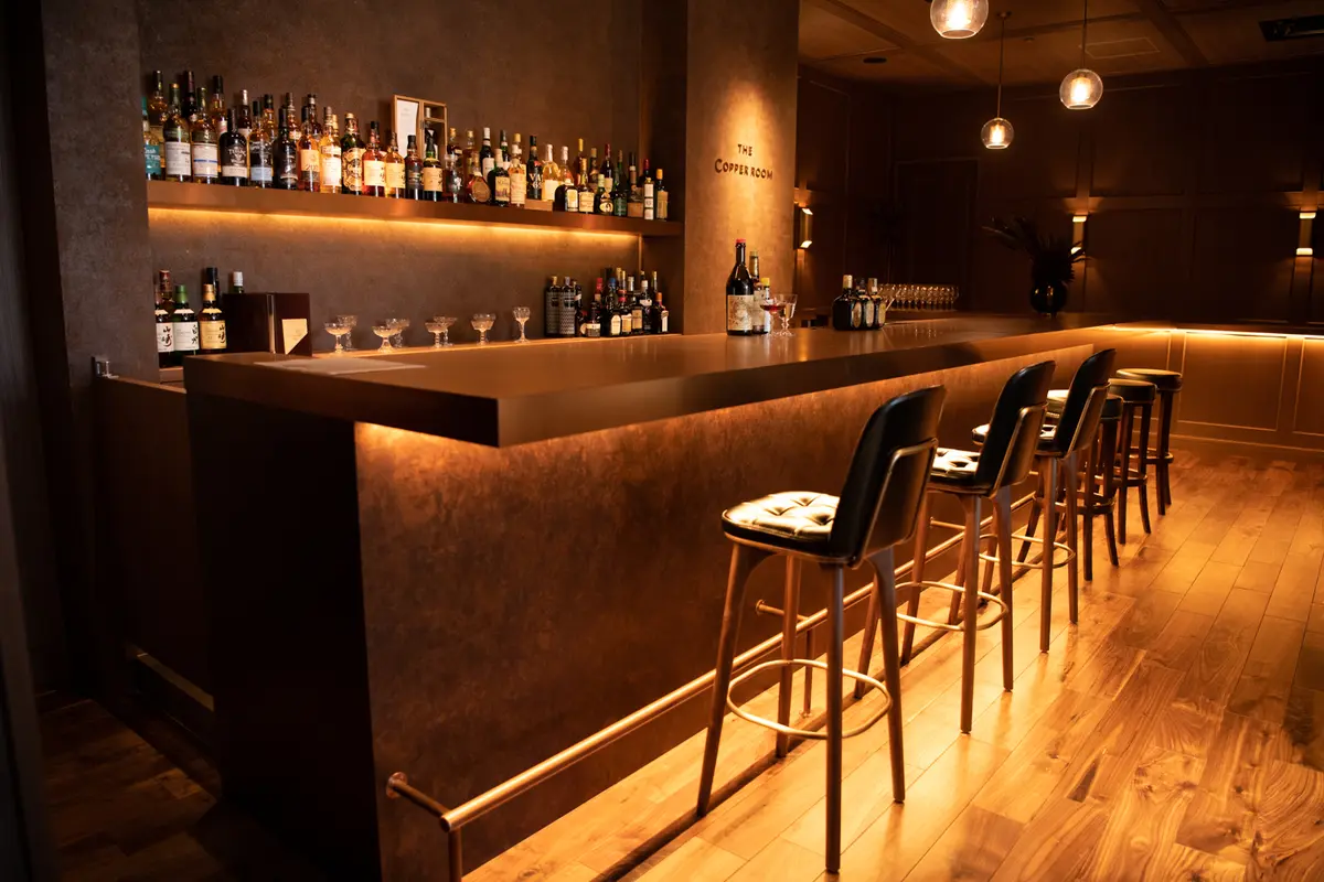 ポール・スチュアート青山本店のコリドーの奥にあるバー