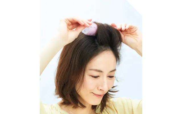 【50代、朝のながらヘアスタイリング術】カーラーを使ってふんわりと効率よくボリューム出しを