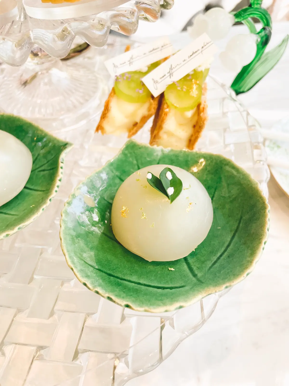 夏、夏ワンピース、夏ワンピ、ワンピ、白ワンピ、ロングヘア、黒髪、黒髪ロング、HAUTE COUTURE・CAFE nakameguro 、HAUTE COUTURE・CAFE 、中目黒、アフタヌーンティー、マスカット、すずらん、ケーキ、スイーツ、花束、ピンクの花束、白ワンピース、ホワイト、ホワイトワンピース、ワンピース、ノースリーブ、ノースリーブワンピース、パフェ、アイス、お花、お花の世界、お花の内装、店内、お花の店内、お花の装飾、アフタヌーンティー専門店、Shine Muscat Afternoon tea、たっぷりフルーツのすずらんsoda付き、 7/3~9/16期間限定、期間限定、バースデー、バースデープラン、水まんじゅう、マスカットの水まんじゅう、和菓子、スイーツ、和スイーツ