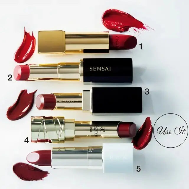 軽やかなツヤをたたえた「ベリーレッド」リップ5選