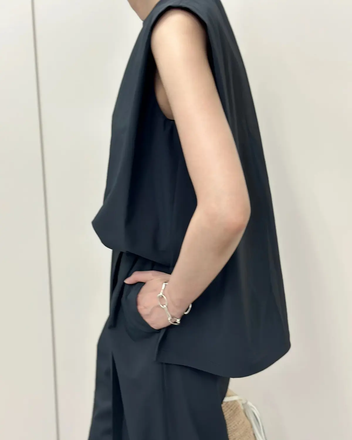 大ヒット継続中！「華奢見えノースリーブ」の画像_10