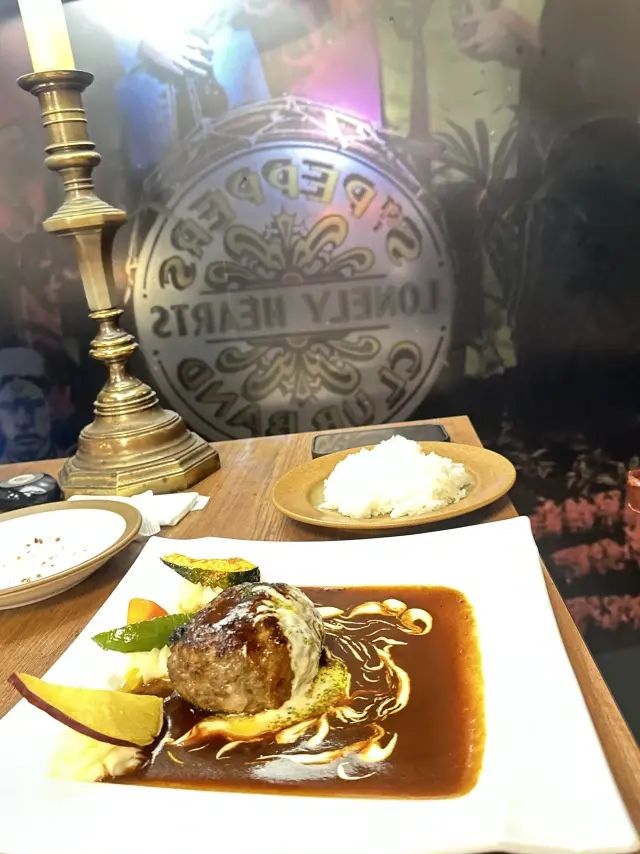 モノトーンドッツ×ホワイトパンツで、人気の画像_4