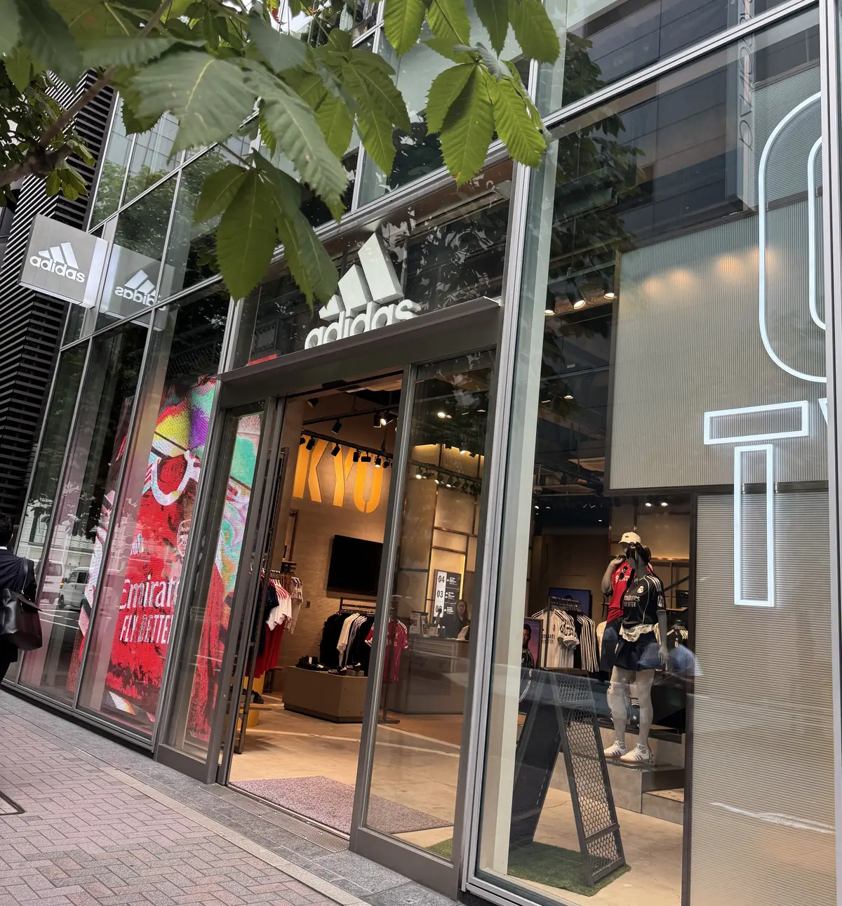 銀座のアディダスブランドコアショップ 外観