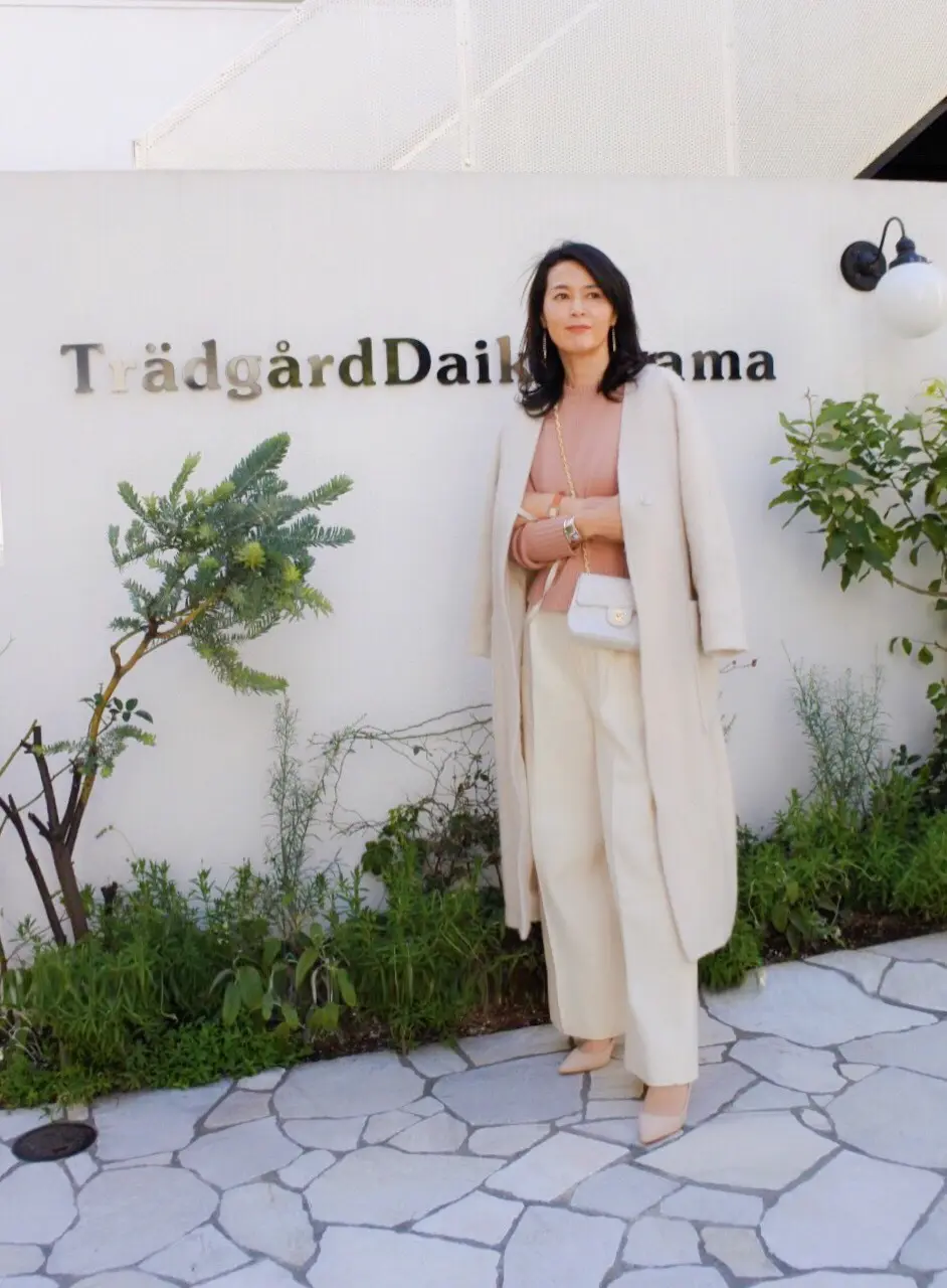 大人ピンクのニットの画像_2