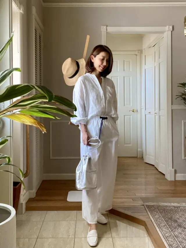 カジュアルな白のワントーンコーデです