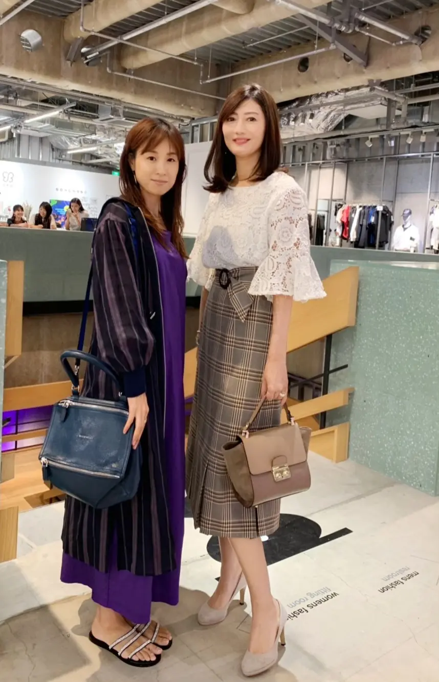 チェック柄のスカートで注目のイベントへ。の画像_2