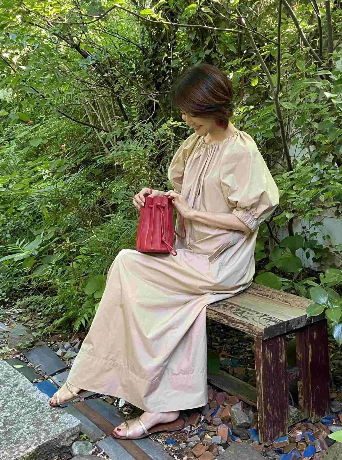 おしゃれなアラフィーの「夏ワンピース」今年らしい着こなしとは？