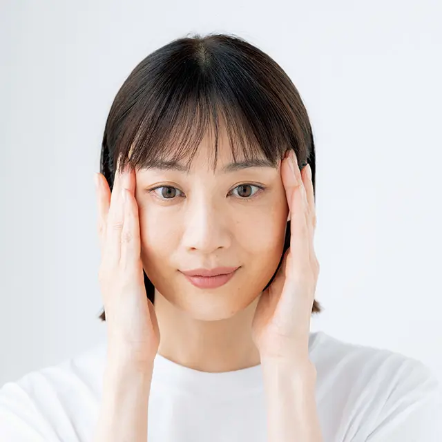 内側から外側へ押さえづけ