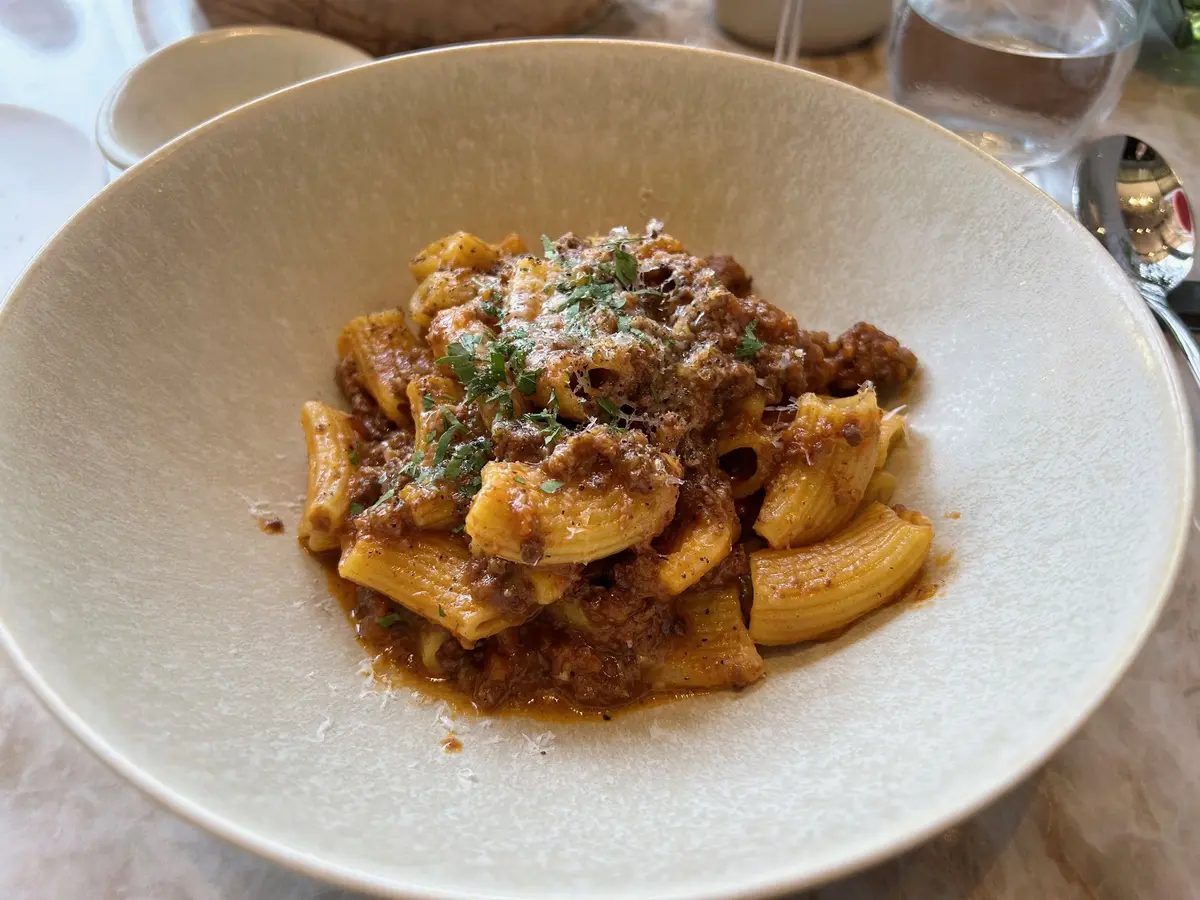 リガトーニ牛肉と豚肉のボロネーゼ