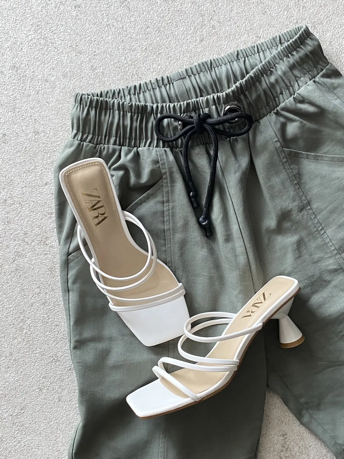 ZARAのジョガーパンツとサンダル