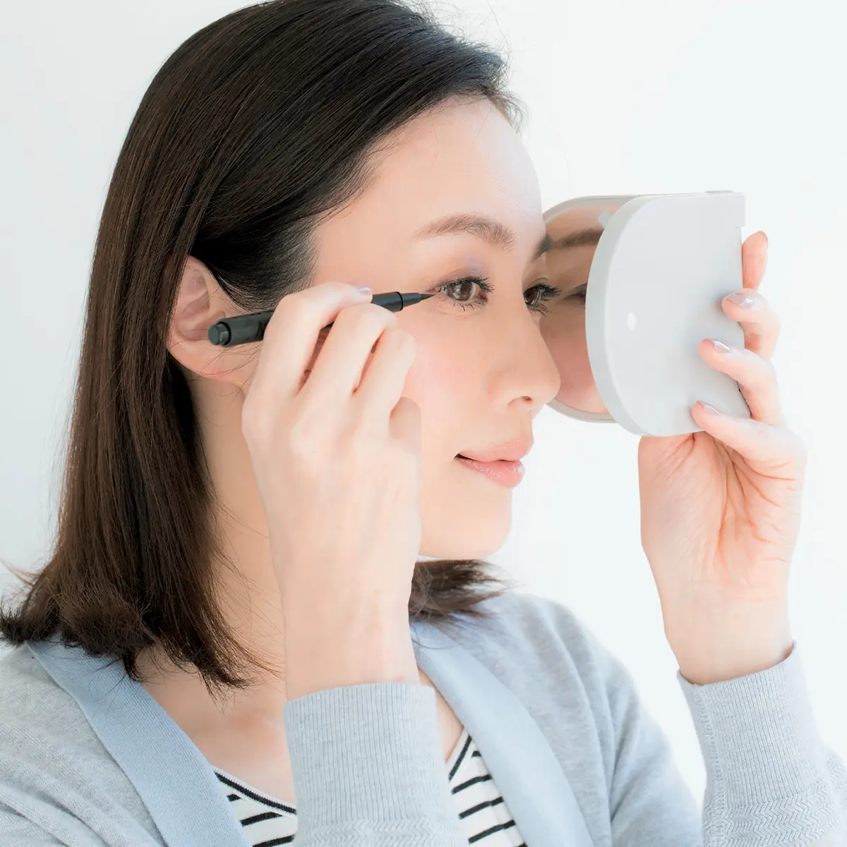 目力ダウンに克つ！ 大人のアイメイク一問の画像_3