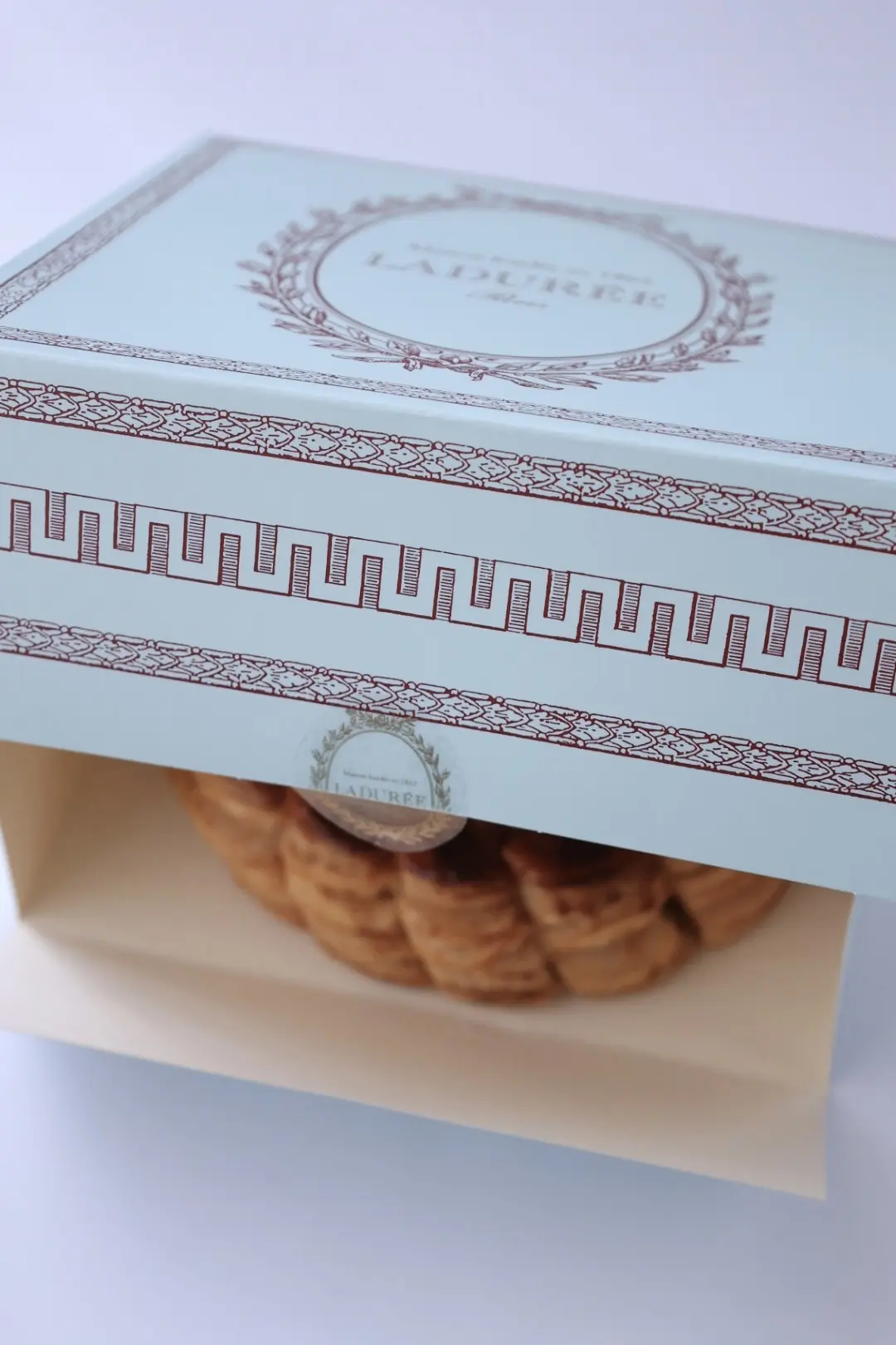ラデュレ　予約　水色の箱　LADURÉE ガレットデロワ