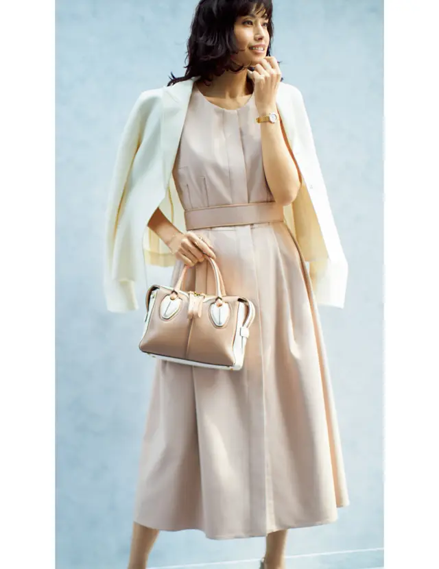 働くベージュ　「ピンクベージュ」ワンピースコーデ