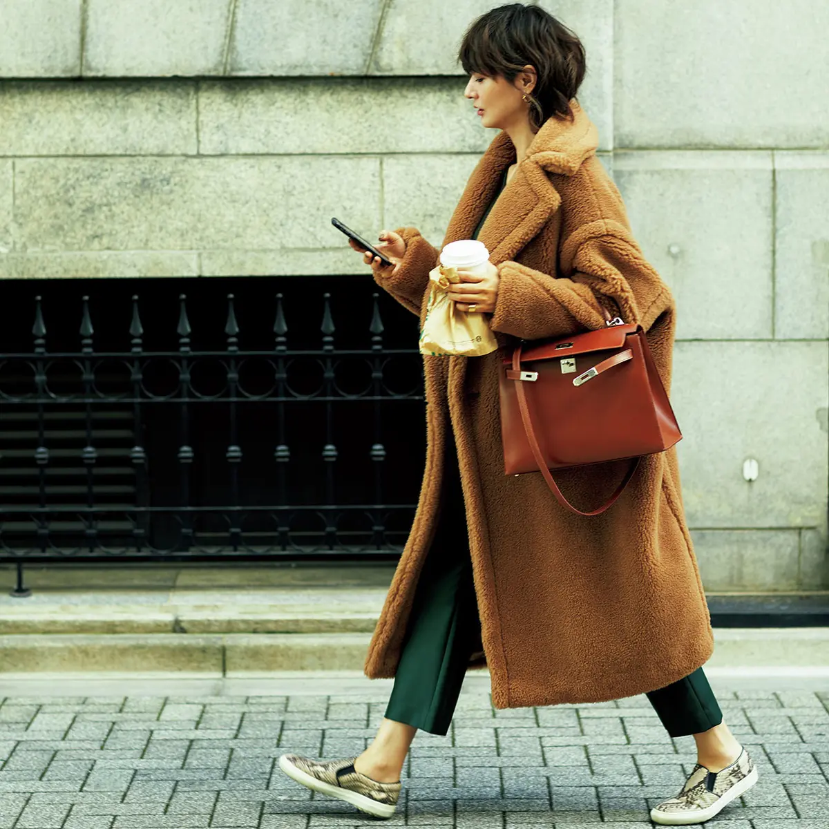 富岡佳子　50代エコファーコート マックスマーラ