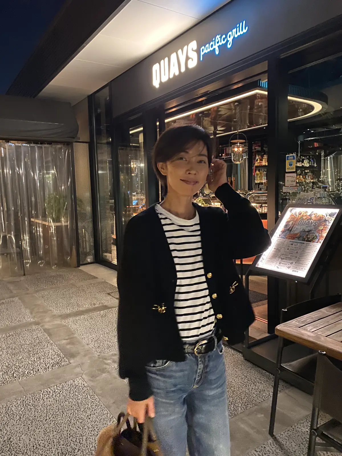 秋に活躍ブラックのカーディガンの画像_3