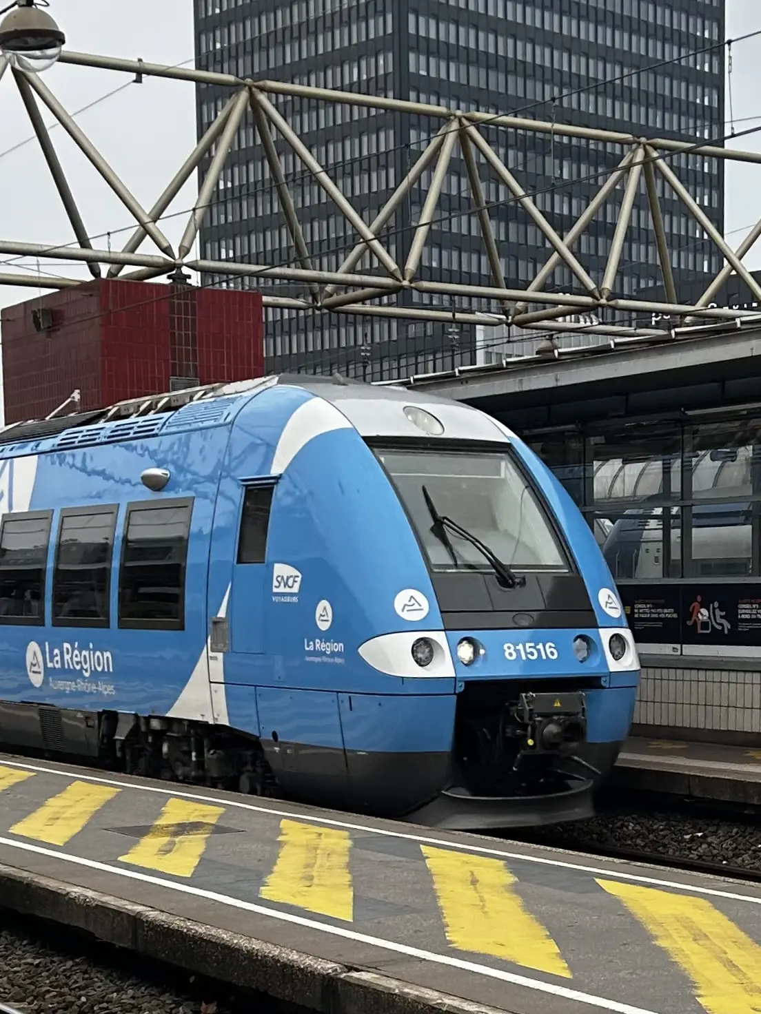 電車　鉄道の旅　新幹線　