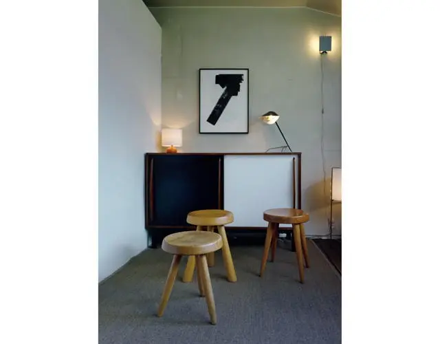 ’50〜’60年代のシャルロット・ペリアンのスツールとサイドボード