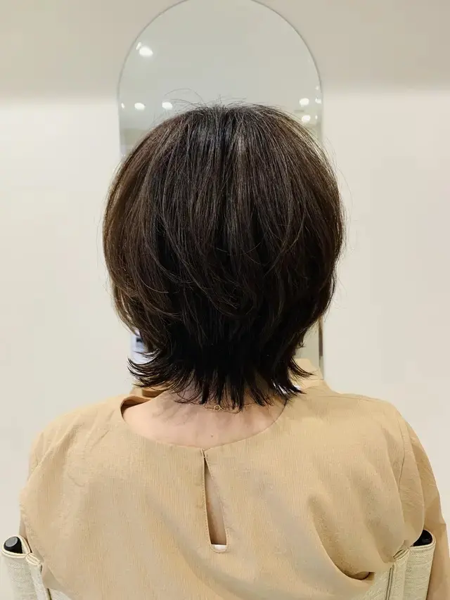 ショートヘア 秋 後ろ