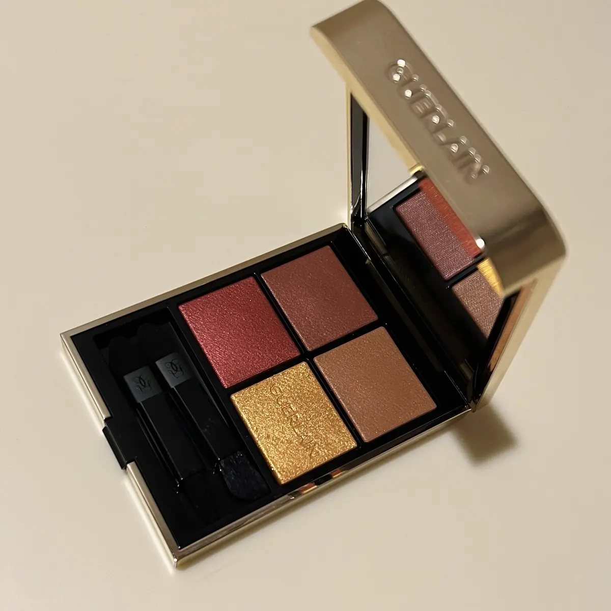 オンブル ジェ パウダー アイシャドウ 214 エキゾチックオーキッド ￥10,340／ゲラン