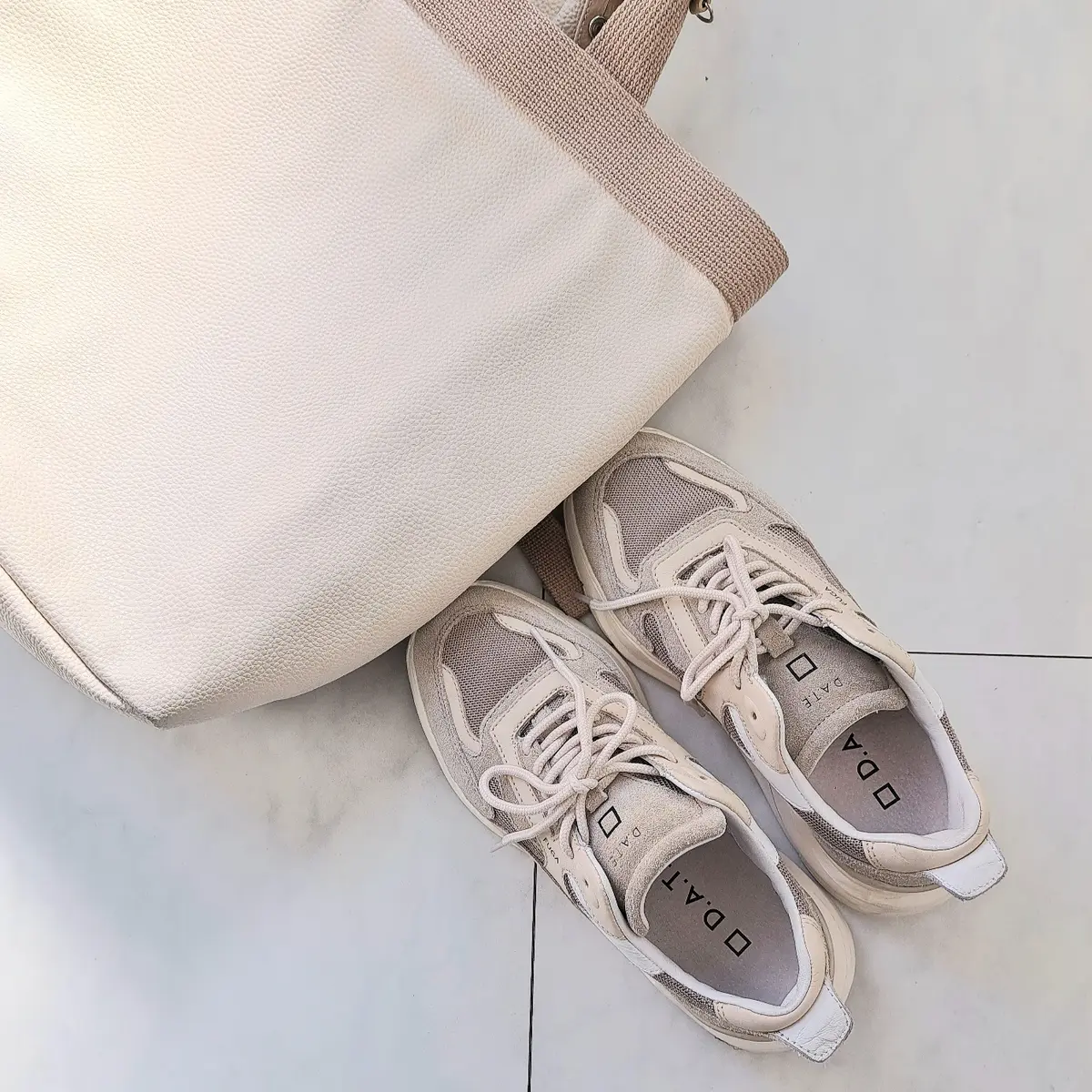 きれい目スニーカーが活躍中！の画像_2