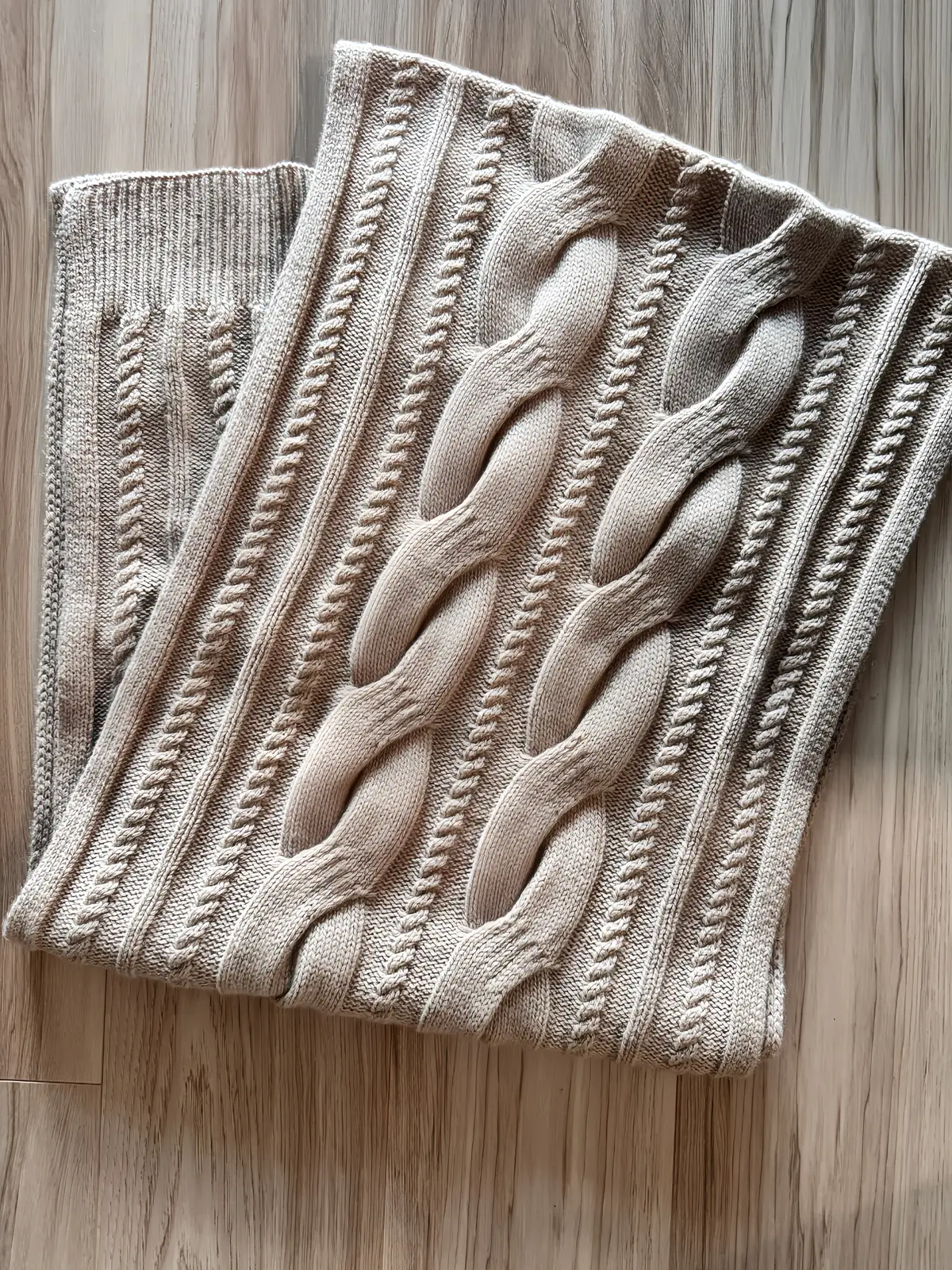 エクラ華組　小林五月子さん　スカーフ　広げた写真