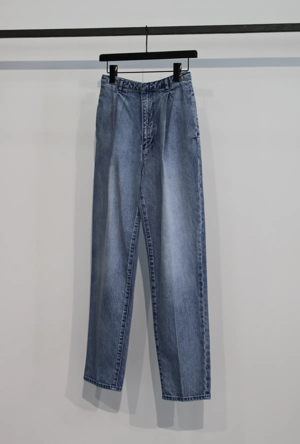 サードマガジン　タック入りテーパードデニム