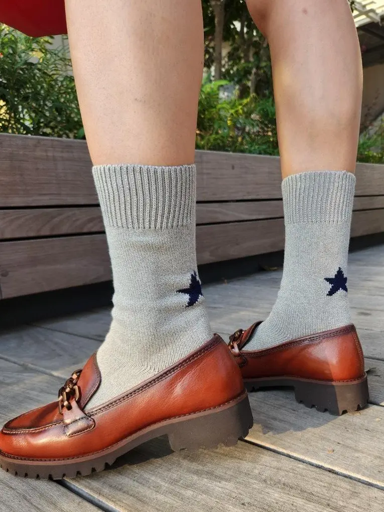 秋コーデ　ローファー グレーソックス