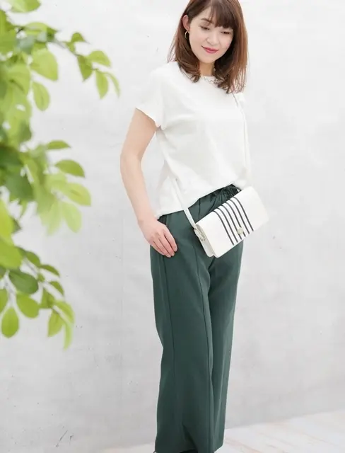 GUのパンツと白Ｔシャツでコーディネート