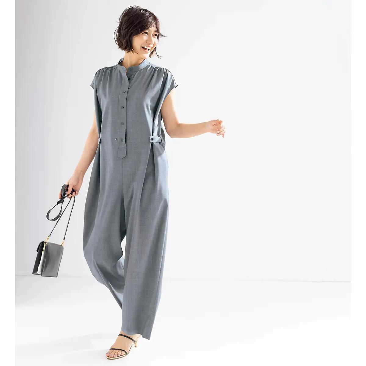 富岡佳子さんがまとう、大人を美しく見せるの画像_1