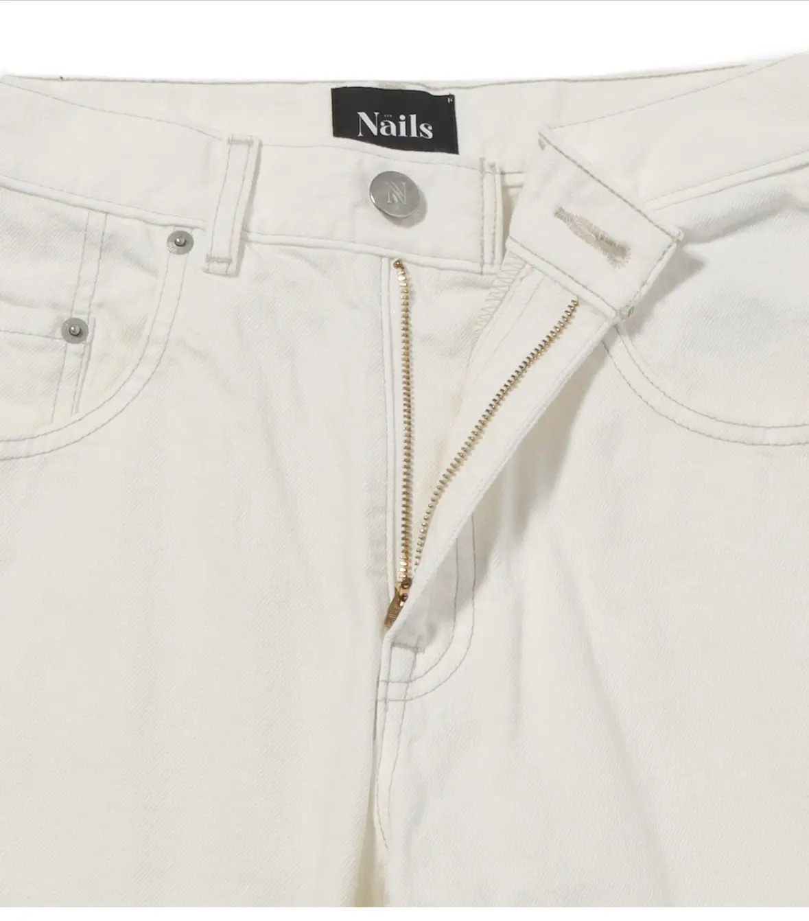 冬の「白」デニムコーデ✨の画像_2