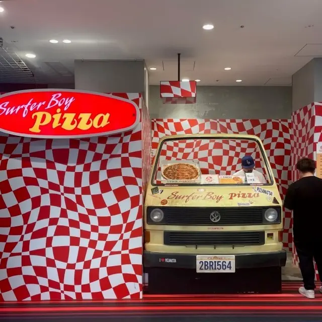 Only On Netflixイベント「ストレンジャー・シングス　未知の世界」Surfer Boy Pizzaのセット