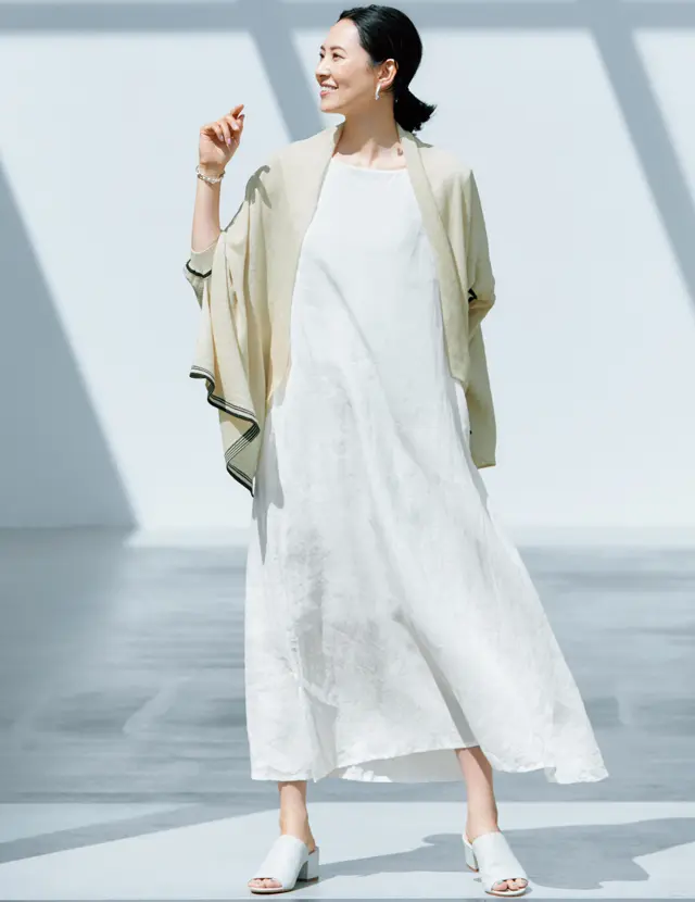 リネンワンピーススタイルの浜島直子