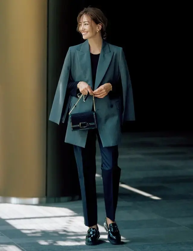 ミニマルだけど、無難じゃない。ジャケット上級者を印象づけるキャッチーなひと技デザイン