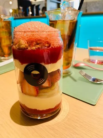 Wホテル大阪のカフェMix upのパフェ