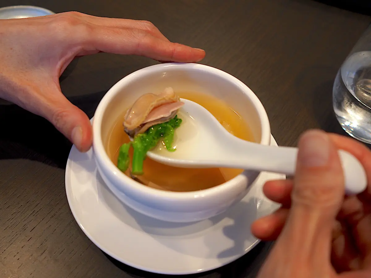 春の訪れ　蛤と菜の花を王朝自慢の上湯スープで