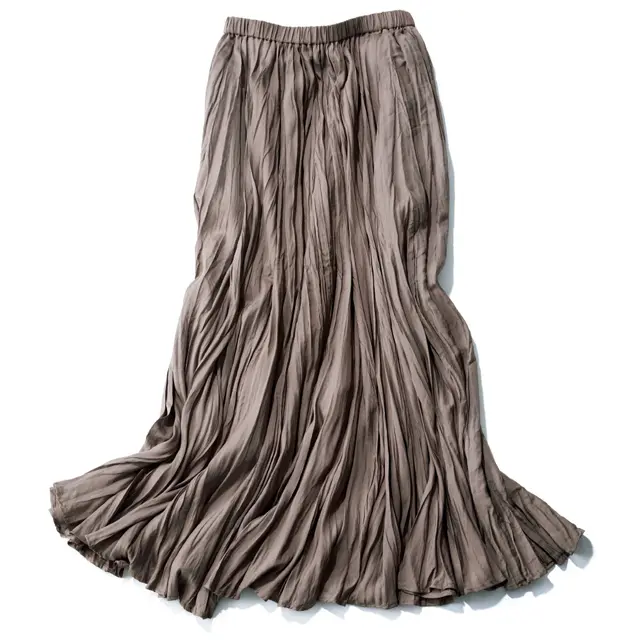 スカート￥32,000／ゲストリスト（ハウント/ハウント代官山）