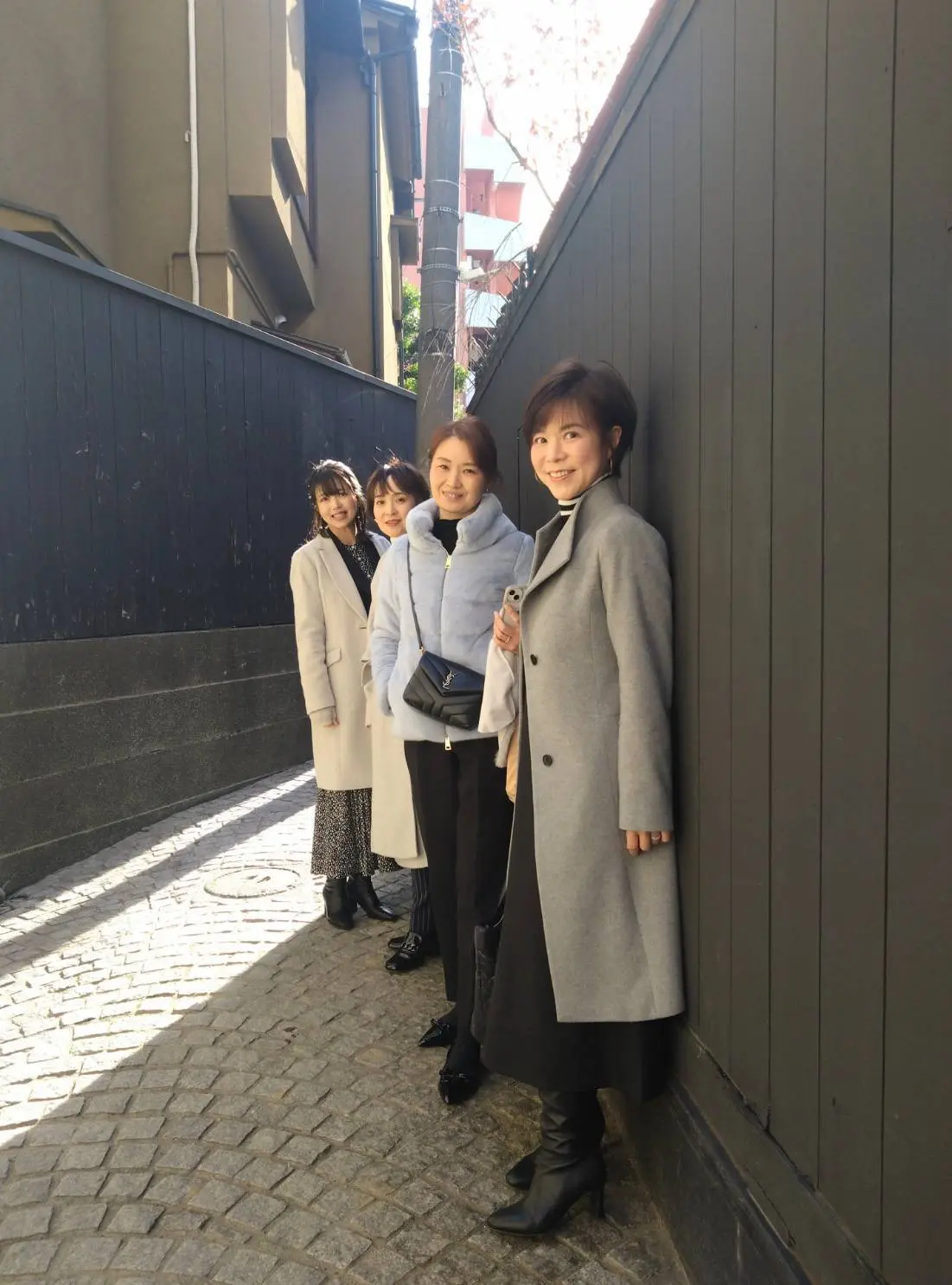 お店を出てすぐの石畳の小路で。(Photo by 優美ちゃん)