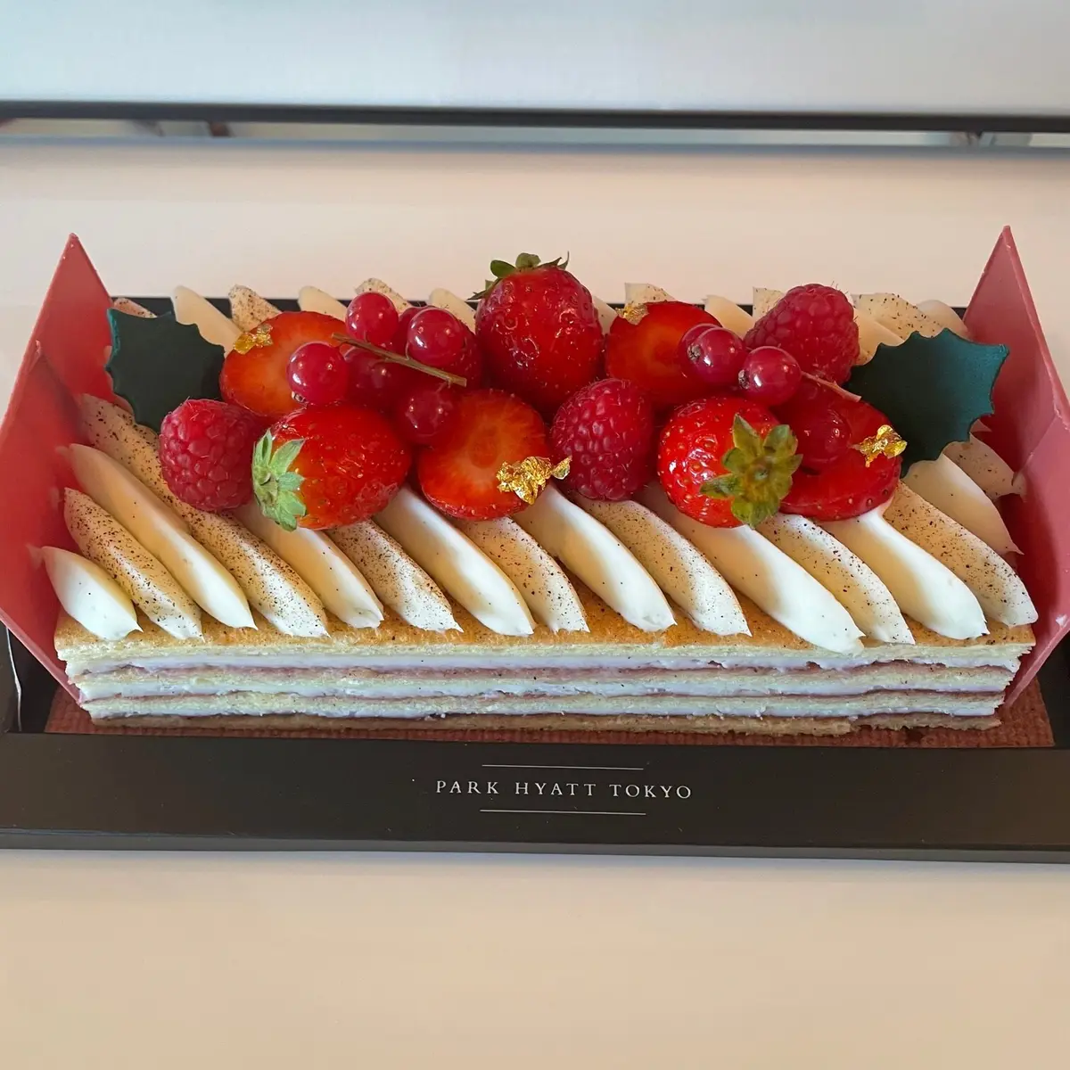クリスマスケーキ「ブッシュ アマヒティ」（18cm 6,200円）