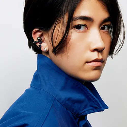 耳盛りはあたりまえ。左右の 色を変えてさらに遊んで