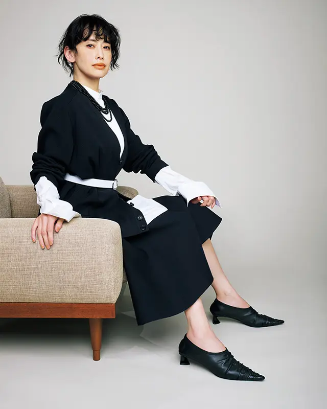 すらりとのびたトゥで、いつもの装いがモダンに昇華