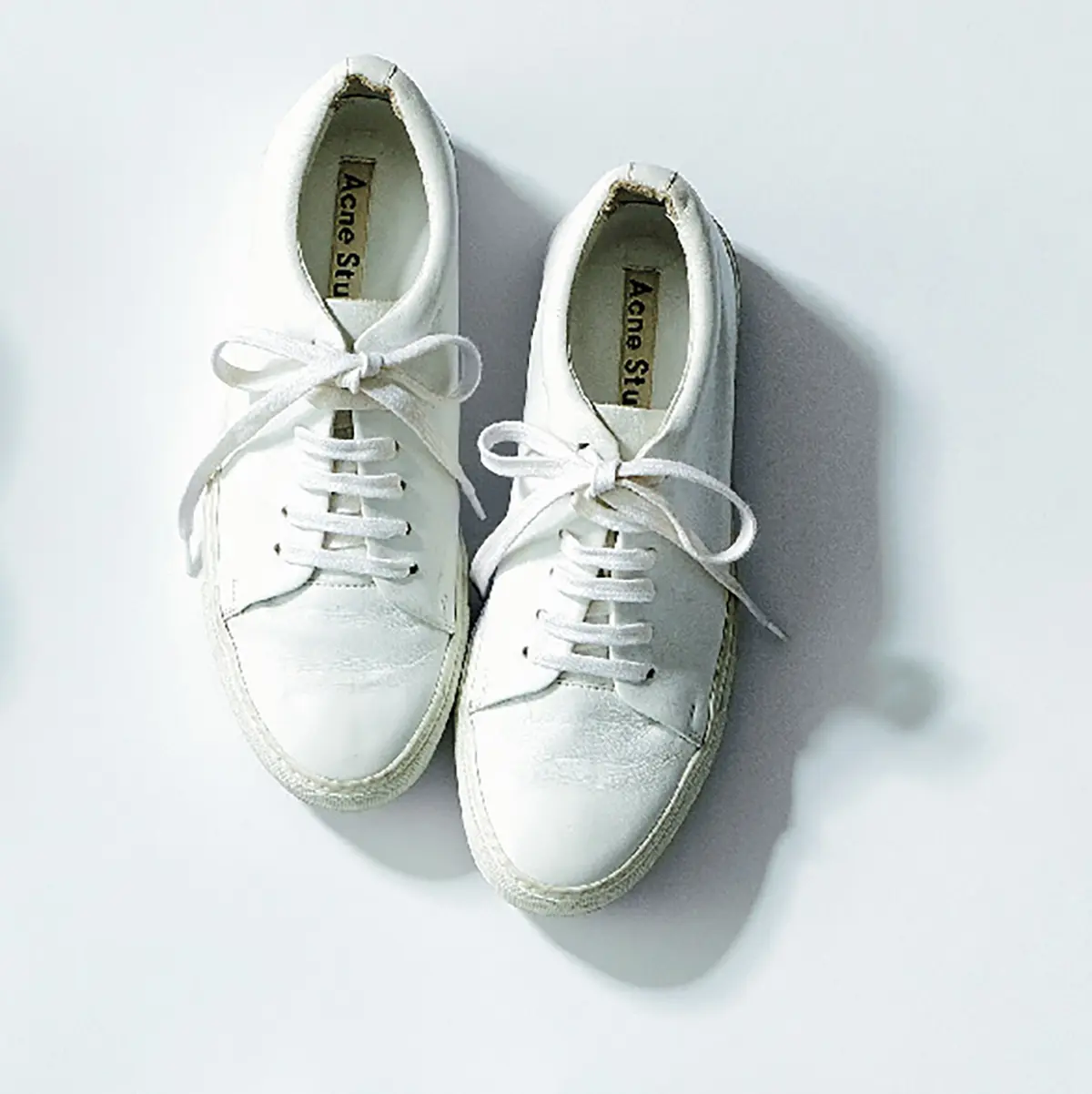 きれいめシーンにぴったり！ 白レザースニの画像_4