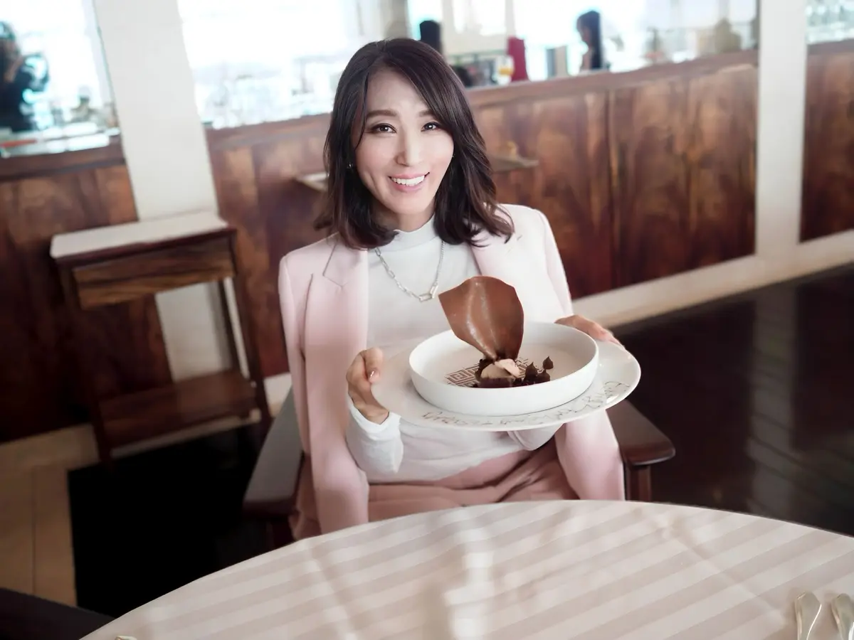 チョコレートのクレモーゾ、サルサ　テーゴラ、発酵バナナとカカオのジェラート