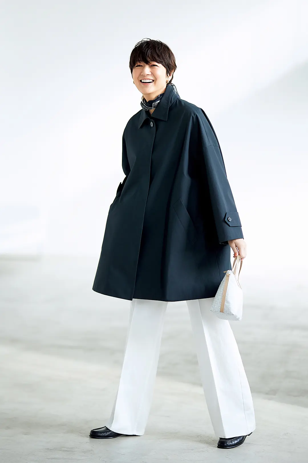 華やかさを秘めた深みのあるダークネイビー