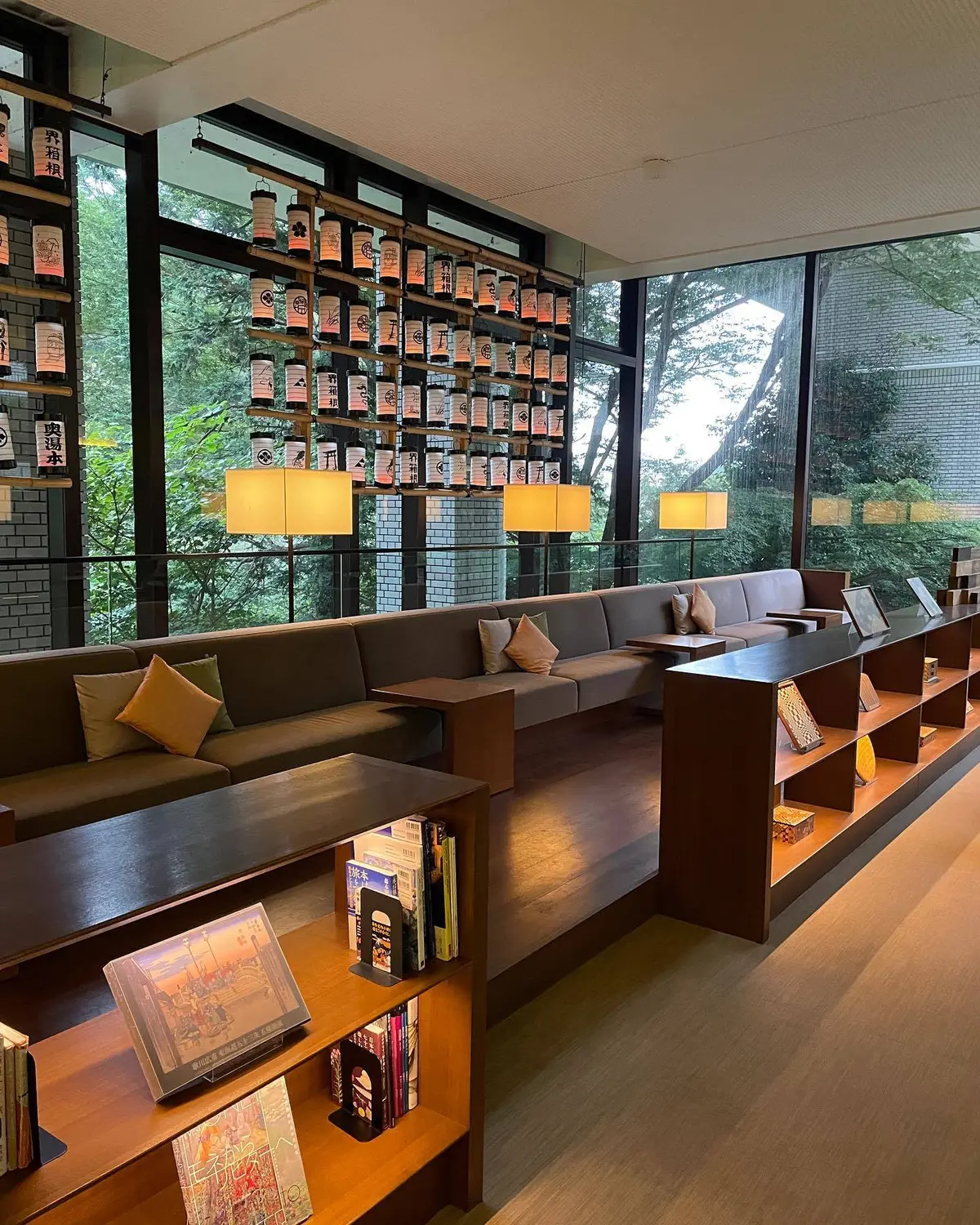 ホテルラウンジ