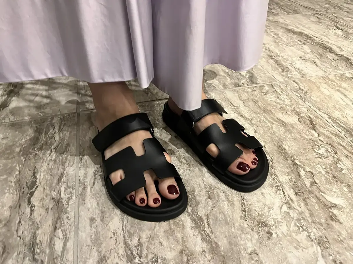 エルメスのボリュームあるサンダル