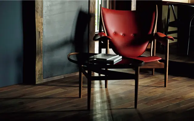 北欧デザインの巨匠フィン・ユール作のチェアも