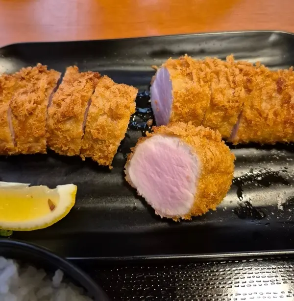 今が見ごろのバラ園と｢孤独のグルメ｣で人の画像_15